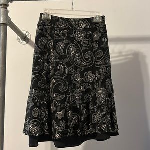 Ann Taylor Black Paisley Midi Skirt in Size 2